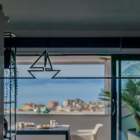 Skyline - Penthouse With Sea View & 2 Parking Spaces アパート